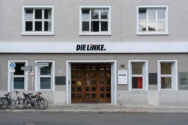 Parteizentrale Die Linke Deutschland, Berlin - 20 05 2019: Im Bild ist der Haupteingang zum Karl-Liebknecht-Haus, unter anderem die Bundesgeschäftsstelle der Partei Die Linke, zu sehen. Berlin Berlin Deutschland