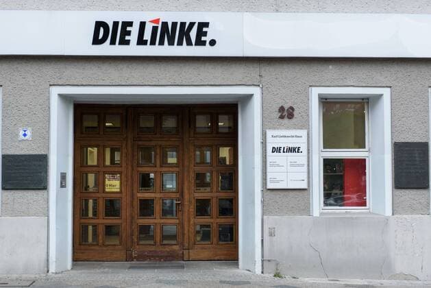 Parteizentrale Die Linke Deutschland, Berlin - 20 05 2019: Im Bild ist der Haupteingang zum Karl-Liebknecht-Haus, unter anderem die Bundesgeschäftsstelle der Partei Die Linke, zu sehen. Berlin Berlin Deutschland