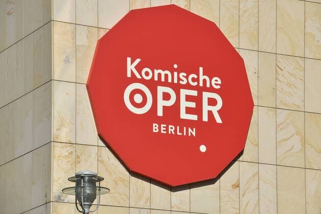 Komische Oper, Behrenstraße, Mitte, Berlin, Deutschland