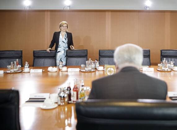 News Bilder des Tages Bundeslandwirtschaftsministerin Julia Kloeckner, CDU, und Bundesinnenminister Horst Seehofer, CSU, vor beginn einer Kabinettssitzung im Bundeskanzleramt in Berlin. 29.05.2019. Berlin Deutschland *** Federal Minister of Agriculture Julia Kloeckner, CDU, and Federal Minister of the Interior Horst Seehofer, CSU, before the start of a cabinet meeting at the Federal Chancellery in Berlin 29 05 2019 Berlin Germany Copyright: xFelixxZahn photothek.netx