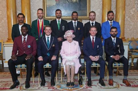 Entertainment Bilder des Tages . 29 05 2019. London, United Kingdom. Queen Elizabeth II and Prince Harry, The Duke of Sussex, meet ICC Cricket World Cup team captains during a reception at Buckingham Palace in London.  xPoolx xi-Imagesx IIM-19730-0011