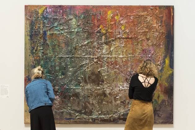 Entertainment Themen der Woche KW22 News Bilder des Tages May 30, 2019 - London, UK - LONDON, UK. Staff members view Spreadout Ron Kitaj , 1984-6, by Frank Bowling at a preview of works by artist Frank Bowling (born in Guyana in 1934). The retrospective exhibition spans his six-decade career and takes place 31 May to 26 August 2019 at Tate Britain. London UK  - ZUMAl94_ 20190530_zaf_l94_022 Copyright: xStephenxChungx