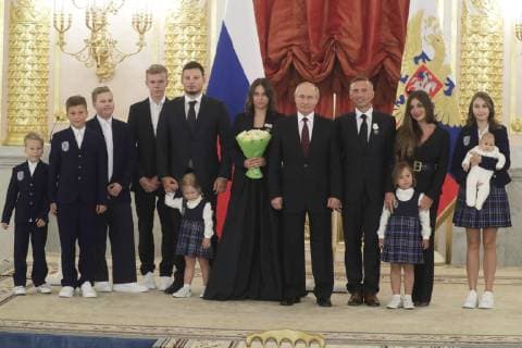 MOSCOW, RUSSIA - MAY 30, 2019: Russia s President Vladimir Putin (C) poses for a group photo with the Dmitriyev family from Moscow during a ceremony to present Orders of Parental Glory to parents of large families at the Moscow Kremlin. Mikhail Metzel TASS  TS0AD4FC