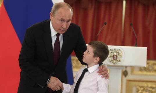 MOSCOW, RUSSIA - MAY 30, 2019: Russia s President Vladimir Putin shakes hands with a boy at a ceremony to present Orders of Parental Glory to parents of large families at the Moscow Kremlin. Mikhail Metzel TASS  TS0AD4FF