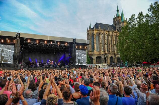 Entertainment Themen der Woche KW22 Entertainment Bilder des Tages THE KELLY FAMILY We Give Love Sommer 2019 Seit über 40 Jahren begeistern THE KELLY FAMILY in ganz unterschiedlichen Formationen ihre Fans und haben bis heute nichts von ihrer Faszination eingebüßt. Mit über 14000 begeisterten Fans auf dem restlos ausverkauften Domplatz, feierten die Kellys vor der atemberaubenden Kulisse des Erfurter Doms ein Happening der Extraklasse. Domplatz Erfurt 31.05.2019 Copyright: xVIADATAx xHolgerxJohnx, Erfurt Thüringen Deutschland