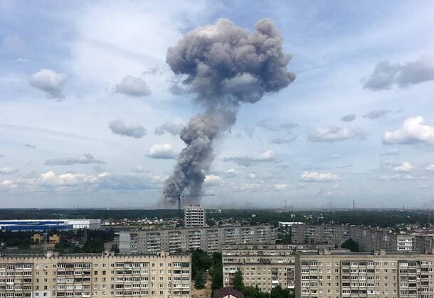 News Themen der Woche KW22 News Bilder des Tages NIZHNY NOVGOROD REGION, RUSSIA - JUNE 1, 2019: Clouds of smoke belching from the building of the Kristall state scientific research institute. Yelena Sorokina TASS  TS0AD74A