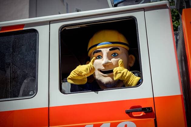 News Themen der Woche KW22 News Bilder des Tages Feuerwehrumzug in Frankfurt am Main. Die Frankfurter Feuerwehren feiern am Wochenende ihr 150. Jubiläum. Höhepunkt ist eine Parade mit rund 200 historischen und modernen Fahrzeugen. *** Fire brigade parade in Frankfurt am Main The Frankfurt fire brigades celebrate their 150th anniversary at the weekend The highlight is a parade of around 200 historic and modern vehicles. Copyright: xMarcxGruberx