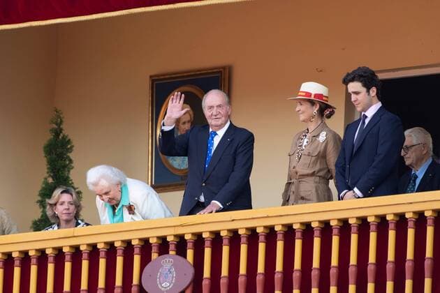 Entertainment Themen der Woche KW22 Entertainment Bilder des Tages Spanish Emeritus King Juan Carlos (C-R), accompanied by his daughter Infanta Elena (3-R), his grandchild Felipe Juan Froilan de Marichalar (2-R), his sister Infanta Pilar de Borbon (2-L), and his niece Simoneta Gomez-Acebo (L), chairs a bullfight in tribute of his mother Maria de las Mercedes during San Fernando day celebrations in Aranjuez, Madrid, Spain, 02 June 2019. King Juan Carlos chairs a bullfight in the day after he announced 27 May 2019 he would be withdrawing from public life 02 June 2019. King Emeritus chairs a bullfight in Aranjuez !ACHTUNG: NUR REDAKTIONELLE NUTZUNG!  Copyright: xIsmaelxHerrerox GRAF2582 20190602-636951012425738916