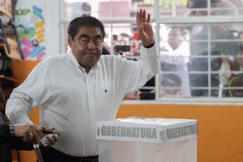 June 2, 2019 - EUM20190602SPOL14.JPG .PUEBLA, Pue. ElectionsElecciones-Puebla.- 2 de junio de 2019. Miguel Barbosa, aspirante de la coalicion Juntos Haremos Historia a la gubernatura de Puebla, ejerce su voto. Foto: Agencia EL UNIVERSALIvan StephensEELG Copyright: xElxUniversalx