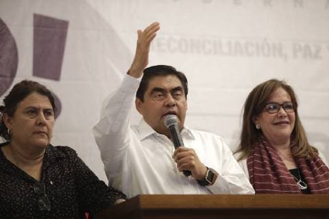 June 2, 2019 - EUM20190602POL19.JPG .PUEBLA, Pue. ElectionsElecciones-Puebla.- 2 de junio de 2019. Miguel Barbosa, candidato de la coalicion Juntos Haremos Historia, se declara ganador de las elecciones extraordinarias a la gubernatura de Puebla; asegura que es por mas del 50% de la votacion . Lo acompana Yeidckol Polevnsky, dirigente nacional de Morena. Foto: Agencia EL UNIVERSALIvan StephensEELG Copyright: xElxUniversalx