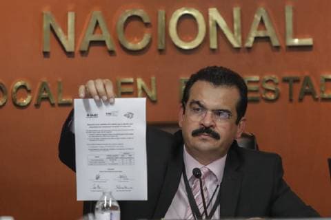 June 2, 2019 - EUM20190602POL22.JPG .PUEBLA, Pue. ElectionsElecciones-Puebla.- 2 de junio de 2019. Joaquin Rubio, vocal ejecutivo local del Instituto Nacional Electoral (INE), muestra el porcentaje de votacion del conteo rapido de la eleccion de gobernador elaborado por este instituto, que confirma la ventaja del candidato Miguel Barbosa, aspirante de Juntos Haremos Historia. Foto: Agencia EL UNIVERSALIvan StephensEELG Copyright: xElxUniversalx