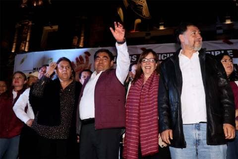 June 2, 2019 - EUM20190602POL34.JPG .PUEBLA, Pue. ElectionsElecciones-Puebla.- 2 de junio de 2019. Miguel Barbosa festeja el virtual triunfo, que le dan los resultados preliminares, como nuevo gobernador de Puebla. Lo acompana Yeidckol Polevnsky (der.), dirigente nacional de Morena, y el diputado federal Gerardo Fernandez Norona (der.). Foto: Agencia EL UNIVERSALEELG Copyright: xElxUniversalx