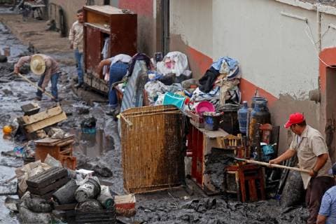 Neighbors collect their belongings after the overflowing of a river, in San Gabriel, Mexico, 03 May 2019. The overflowing of a river in San Gabriel, western state of Jalisco, has left one dead and five missing. River overflowing in west Mexico kills one !ACHTUNG: NUR REDAKTIONELLE NUTZUNG!  Copyright: xFranciscoxGuascox MEX3939 20190603-636951880863825956