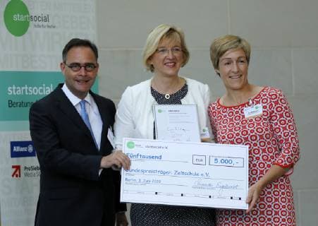 Deutschland, Berlin, Bundeskanzleramt, Auszeichnung der Sieger des Wettbewerbs startsocial durch BK in Merkel, 03.06.2019
