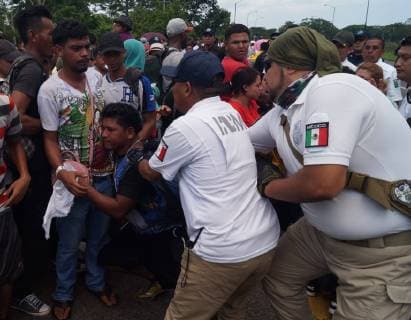 Members of the National Institute of Migration (INAMI), and Federal Police detain Central American migrants, in Tapachula, in the state of Chiapas, Mexico, 05 June 2019. Mexican Federal and Migratory Authorities stopped a caravan of 500 migrants on Wednesday that went to the southern border of Mexico and was destined for the United States. The convoy crossed the border bridge between Guatemala and Mexico in the morning of Wednesday without the Mexican immigration authorities being able to stop them, according to local media reports. Authorities stop caravan of migrants in the southern border of Mexico !ACHTUNG: NUR REDAKTIONELLE NUTZUNG!  Copyright: xCalosxLopezx AME556 20190606-636953797042610461