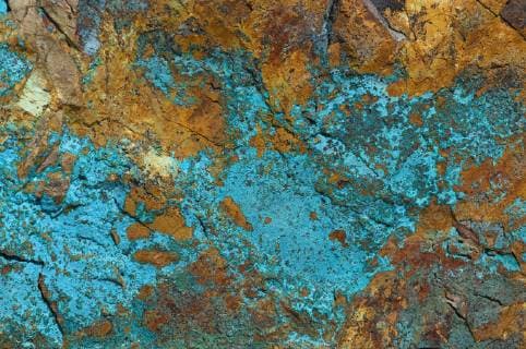 IMAGO Nature: Unsere Erde, Ressourcen, Erze USA Copper ore. Chrysocolla (blue-green), azurite (blue) and malachite (green). South Arizona, USA.  1339893 DanielxHeuclin