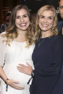 Lilly Tscharntke mit Mutter Andrea Lüdke beim Studio Hamburg Nachwuchspreis 2019 im Thalia Theater. Hamburg, 06.06.2019