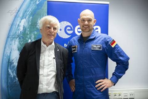 Ulf Merbold und Alexander Gerst bei der DLR-Raumfahrt-Show vor 15.000 Schülerinnen und Schülern im Steigerwaldstadion. Erfurt, 07.06.2019 *** Ulf Merbold and Alexander Gerst at the DLR Space Show in front of 15,000 schoolchildren in the Steigerwald Stadium Erfurt, 07 06 2019 Foto:xM.xKremerx xFuturexImage