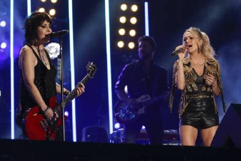 07 June 2019 - Nashville, Tennessee - Joan Jett. Carrie Underwood. 2019 CMA Music Fest Nightly Concert held at Nissan Stadium. Photo Credit: Frederick Breedon AdMedia 241034 2019-06-08 Tennessee Nashville Etats-Unis  Copyright: xAdMediax STAR_241034_098