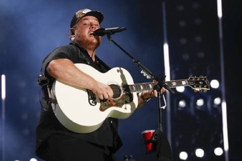08 June 2019 - Nashville, Tennessee - Luke Combs. 2019 CMA Music Fest Nightly Concert held at Nissan Stadium. Photo Credit: Frederick Breedon AdMedia 241502 2019-06-08 Tennessee Nashville Etats-Unis  Copyright: xAdMediax STAR_241502_095