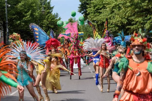 Berlin, Umzug Karneval der Kulturen 2019 Deutschland, Berlin - 09 06 2019: Im Bild ist der Umzug Karneval der Kulturen in Berlin zu sehen. Berlin Berlin Deutschland