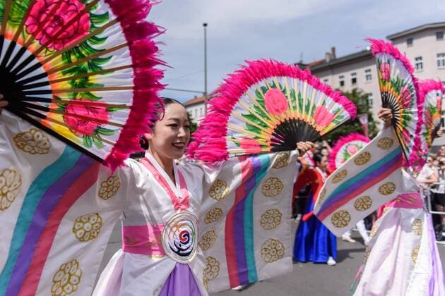 Berlin, Umzug Karneval der Kulturen 2019 Deutschland, Berlin - 09 06 2019: Im Bild ist der Umzug Karneval der Kulturen in Berlin zu sehen. Berlin Berlin Deutschland