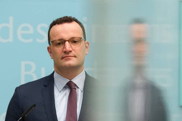 Jens Spahn, CDU, Bundesgesundheitsminister, bei der Pressekonferenz zum Stand der Beratungen über das geplante Verbot von Therapien gegen Homosexualität bzw. Konversionstherapien. Spahn erklärt Erkenntnisse aus dem Austausch in einer dazu eingesetzten Fachkommission im Bundesministerium für Gesundheit am 11.06.19 in Berlin Jens Spahn bei PK zum Verbot von Konversionstherapien in Berlin