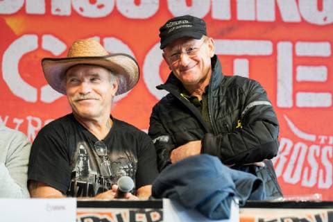 Pressekonferenz zum Musikfestival und Motorsportfestival Werner - Das Rennen 2019 - Konny Reimann, Auswanderer, Protagonist und Rennfahrer beim Werner-Rennen 2019, Andi Feldmann, Bruder von Rötger Brösel Feldmann, Protagonist und Rennfahrer beim Werner-Rennen 2019;Pressekonferenz zum Musikfestival und Motorsportfestival Werner - Das Rennen 2019 -, Hamburg Hamburg Deutschland Flugplatz Hartenholm