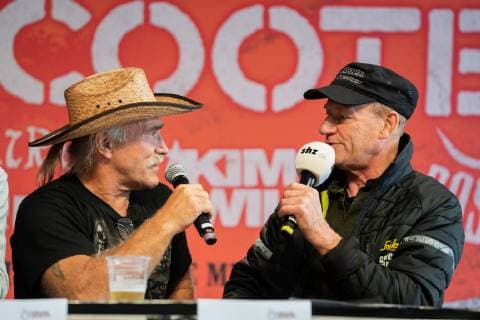 Pressekonferenz zum Musikfestival und Motorsportfestival Werner - Das Rennen 2019 - Konny Reimann, Auswanderer, Protagonist und Rennfahrer beim Werner-Rennen 2019, Andi Feldmann, Bruder von Rötger Brösel Feldmann, Protagonist und Rennfahrer beim Werner-Rennen 2019;Pressekonferenz zum Musikfestival und Motorsportfestival Werner - Das Rennen 2019 -, Hamburg Hamburg Deutschland Flugplatz Hartenholm