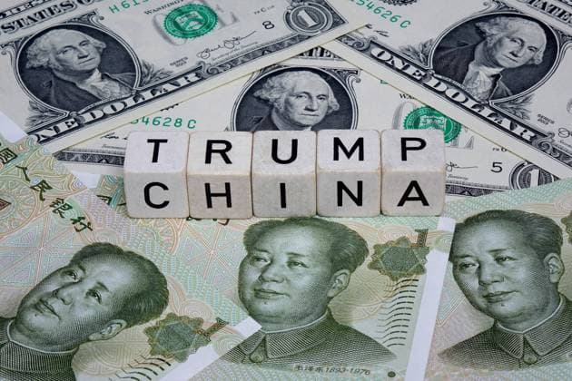 Buchstabenwürfel auf Geldscheinen Buchstabenwürfel auf Geldscheinen, 11.06.2019, Borkwalde, Brandenburg, Buchstabenwürfel mit den Schriftzügen Trump und China liegen auf Geldscheinen. *** Letter cubes on banknotes Letter cubes on banknotes, 11 06 2019, Borkwalde, Brandenburg, letter cubes with the lettering Trump and China lie on banknotes