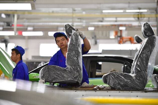 (190613) -- XI AN, June 13, 2019 (Xinhua) -- A worker installs seats for a new energy vehicle at Xi an plant of BYD Auto in Xi an, northwest China s Shaanxi Province, June 12, 2019. Sales of new energy vehicles (NEVs) kept growing last month, edging up 1.8 percent year on year, according to the China Passenger Car Association. The government earlier this month announced measures to boost car sales, such as prohibiting local governments from imposing any limit on the consumption and use of NEVs. (Xinhua Shao Rui) CHINA-NEW ENERGY VEHICLES-SALES (CN) 