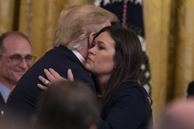 News Themen der Woche KW24 News Bilder des Tages U.S. President Donald Trump embraces outgoing White House Press Secretary Sarah Huckabee Sanders as delivers remarks about prison reform in the East Room of the White House in Washington, D.C. on June 13, 2019. Sanders announced today that she will be leaving the White House at the end of the month.  WAP20190613903 ALEXxEDELMAN