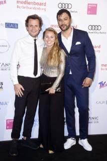 Tim Van Aelst, Sofie Peeters und Mark Olan Dreesen bei der Verleihung des Berlin Series Award 2019 im Titanic Hotel Gendarmenmarkt. Berlin, 13.06.2019