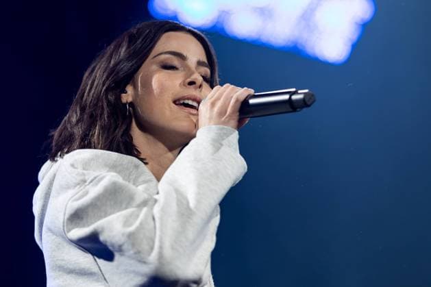 Konzert im Tollhaus Karlsruhe am 14.06.2019 in Karlsruhe (Wildparkstadion), Germany Lena singt im Portrait mit Mikrofon