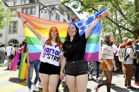 15.06.2019 Zuerich,Schweiz. Im Bild : Zurich - Pride.25. Schwule und Lesben Veranstaltung.Bunt Parade Stimmung *** 15 06 2019 Zurich, Switzerland In picture Zurich Pride 25 Gays and lesbians Event Colourful parade Mood 