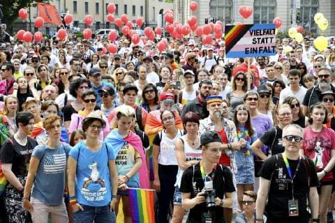 15.06.2019 Zuerich,Schweiz. Im Bild : Zurich - Pride.25. Schwule und Lesben Veranstaltung.Bunt Parade Stimmung *** 15 06 2019 Zurich, Switzerland In picture Zurich Pride 25 Gays and lesbians Event Colourful parade Mood 