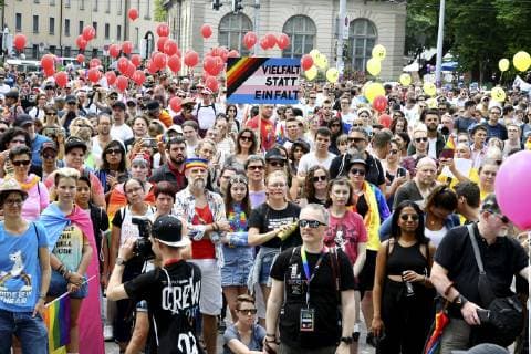 15.06.2019 Zuerich,Schweiz. Im Bild : Zurich - Pride.25. Schwule und Lesben Veranstaltung.Bunt Parade Stimmung *** 15 06 2019 Zurich, Switzerland In picture Zurich Pride 25 Gays and lesbians Event Colourful parade Mood 