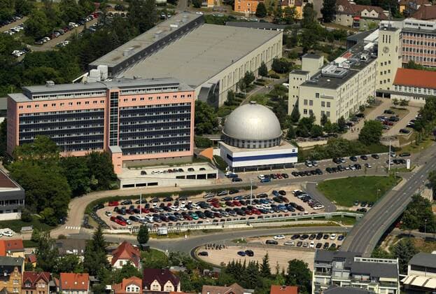 Luftbilder JENA, 05.06.19, Carl-Zeiss-Promenade mit Studentenwohnheim, Ernst-Abbe-Hochschule und Planetarium *** Aerial photos JENA, 05 06 19, Carl Zeiss Promenade with student residence, Ernst Abbe University and Planetarium
