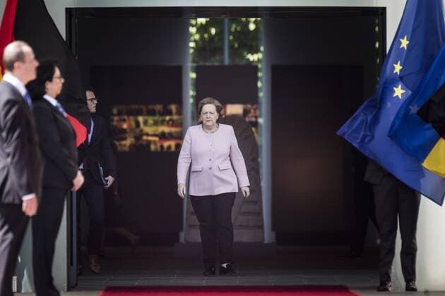 Bundeskanzlerin Angela Merkel, CDU, aufgenommen beim Empfang von Wolodymyr Selenskyj (nicht im Bild), Praesident der Ukraine, mit Militaerischen Ehren im Bundeskanzleramt in Berlin, 18.06.2019. Berlin Deutschland