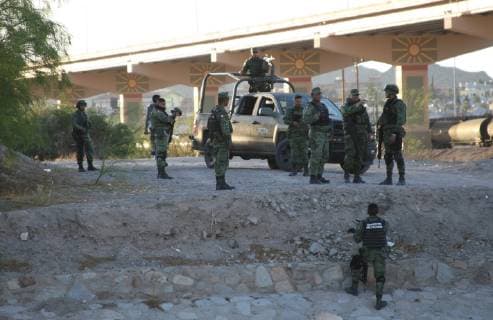 Members of the Federal Police of Mexico patrol the Rio Grande under the International Border Bridge with the United States, in Ciudad Juarez, Mexico, 18 June 2019. From October 2018, caravans of migrants began to enter Mexico, many of which went to Ciudad Juarez, where there are currently estimated to be around 16,000 from countries such as Cuba, El Salvador, Honduras and Guatemala. Federal Police of Mexico patrol border with USA in Ciudad de Juarez !ACHTUNG: NUR REDAKTIONELLE NUTZUNG!  Copyright: xDavidxPeinadox MEX5157 20190618-636964713374377053