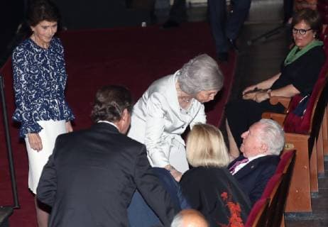 Emeritus Queen Sofia (C) gives a special plaque to Jose Ferrer Sala (R), President of Honor of Frixenet, during the closing of the Reina Sofía School of Music 2018 2019 academic year held at Royal Theater in Madrid, Spain, 18 June 2019. Emeritus Queen Sofia attends a concert at Royal Theater in Madrid !ACHTUNG: NUR REDAKTIONELLE NUTZUNG!  Copyright: xKikoxHuescax GRAF635 20190618-636964900773242679