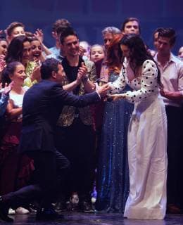 Spanish flamenco singer Rosalia (R) receives the Antonio Banderas Stage Arts award from Spanish actor Antonio Banderas (L) during the gala held at the Cervantes theatre in Malaga, southern Spain, 18 June 2019. ROSALIA RECEIVES STAGE ARTS AWARD !ACHTUNG: NUR REDAKTIONELLE NUTZUNG!  Copyright: xJorgexZapatax GRAF682 20190619-636965003283256260