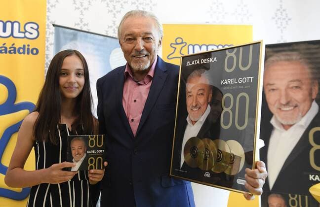 Entertainment Themen der Woche KW25 Czech pop singer Karel Gott gives an interview to the Czech News Agency (CTK),xand,xtogetherxwithxhisxdaughterxCharlottexEllaxGott,xpresentxhisxgoldenxdiscsxcompilationxinxPrague,xCzechxRepublic,xonxJunex18,x2019.xGott,xwhoxwillxcelebratexhisx80thxbirthdayxonxJulyx14,xhasxbeenxconsideredxthexmostxsuccessfulxmalexpopxsingerxinxCzechoslovakiaxandxCzechia.xApartxfromxhisxhomeland,xGottxhasxmanyxfansxinxGermany.xHexhasxwonxthexCzechxNightingalexannualxmusicxawardx42xtimes.xHexhasxbeenxaxpopxsingerxforxmorexthanx60xyears.x(CTKxPhoto OndrejxDeml) CTKPhotoP201906180906901  dml 005K