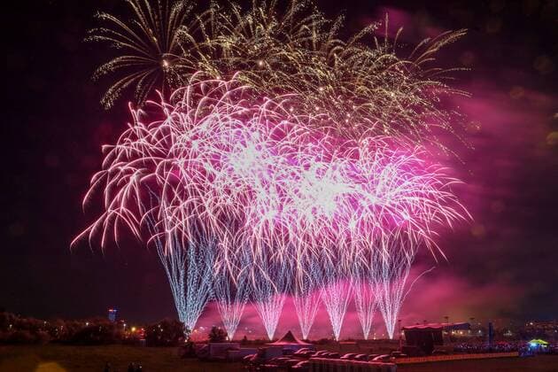 News Themen der Woche KW25 Fireworks festival - Zagreb, Croatia 19.06.2019., Zagreb, Croatia - 9th International Festival of Fireworks takes place on the Sava riverbank by Bundek Lake, from June 14 to June 17. Because of the rain and bad weather the last day on 17th June was canceled and redated to 19th June. Fireworks performance of Mirnovec pirotehnika team from Croatia.  BornaxFilic PIXSELL