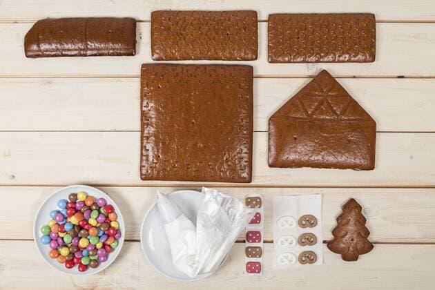 Lebkuchenhaus bauen *** Building a gingerbread house