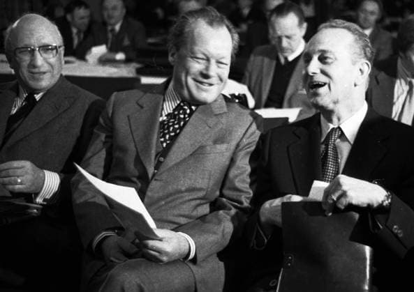 Arbeitnehmerkonferenz der SPD 1973 DEU, Deutschland, Duisburg: Die Arbeitnehmerkonferenz am 19.10.1973 in Duisburg setze sich mit prominenten SPD-Politikern und Gewerkschaftern fuer soziale Demokratie ein.Heinz Kuehn, Willy Brandt, Heinz-Oskar Vetter v.l. DEU, Germany, Duisburg: The workers conference on 19.10.1973 in Duisburg is working with prominent SPD politicians and trade unionists for social democracy. NRW