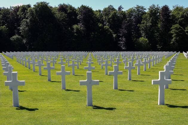 20.06.2019, xmkx, Lokal Luxemburg , Luxembourg American Cemetery and Memorial - Amerikanischer Soldatenfriedhof v.l. Graeber, Kreuze, Wiese, Symbolbild, Luxemburg Luxemburg (LUX)