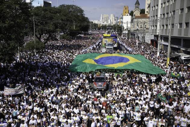 News Themen der Woche KW25 News Bilder des Tages Brasilien, Fronleichnam in Sao Paulo SÃO PAULO, SP - 20.06.2019: MARCHA PARA JESUS SÃO PAULO - Thousands of faithful accompany sound cars during the 27 March to Jesus, in central Sao Paulo, on Thursday morning (20). More than a hundred thousand people are spared at the event. x1750464x  BrunoxRocha