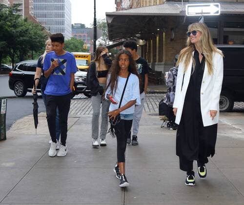 Entertainment Themen der Woche KW25 Heidi Klum mit Kindern unterwegs in New York June 20, 2019 - New York, New York, United States - TV personality Heid Klum walks with her children Lene, Lou, Henry and Johan and her mother Erna in Tribeca on June 19 2019 in New York City New York United States *** June 20, 2019 New York, New York, United States TV personality Heid Klum walks with her children Lene, Lou, Henry and Johan and her mother Erna in Tribeca on June 19 2019 in New York City New York United States  - ZUMAny1_ 20190620_zaf_ny1_046 Copyright: xMikexReedx
