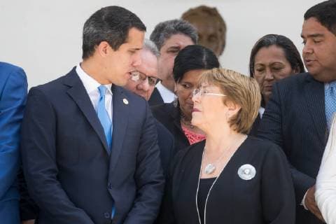 Venezuelan National Assembly President Juan Guaido (L) and United Nations High Commissioner for Human Rights, Michelle Bachelet (2R), pose for a family photo with Members in Parliament during their meeting at the Federal Legislative Palace in Caracas Venezuela, 21 June 2019. Bachelet is on a tree-day official visit to Venezuela. UN High Commissioner for Human Rights, Michelle Bachele, visits Venezuela !ACHTUNG: NUR REDAKTIONELLE NUTZUNG!  Copyright: xMiguelxGutiérrezx AME5527 20190621-636967378072661390